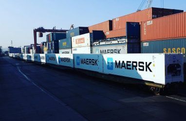Владивосток и Санкт-Петербург соединил новый ускоренный контейнерный поезд