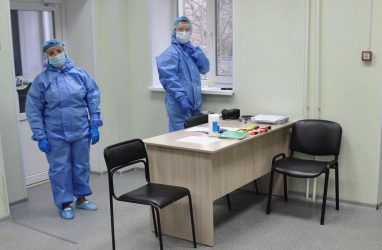 В Приморье около 500 врачей заразились коронавирусом