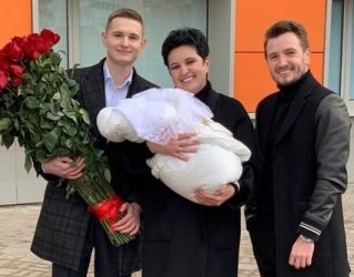 Дом Новости / летняя мама Влада Кадони вышла замуж!