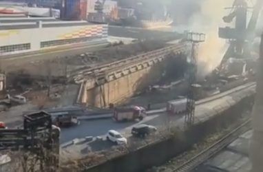Во Владивостоке тушили пожар в сухом доке