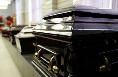 Во Владивостоке гарантированные услуги по погребению стали дороже на 700 рублей