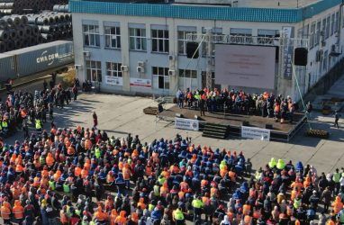 Докеры Владивостокского морского торгового порта попросили помощи у Путина — видео