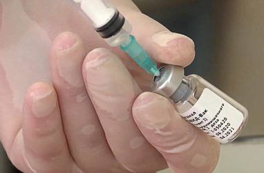 Повторная вакцинация от COVID-19 проводится в Приморье. Рекомендации