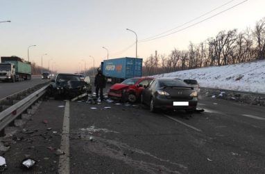 В Приморье водитель вышел выставить аварийный знак после ДТП и попал под колёса