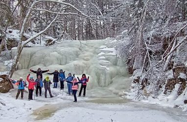 В Приморье любители ходьбы устроили 16-километровый поход в 30-градусный мороз
