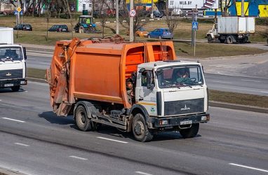 Во Владивостоке расторгли контракт с одним из подрядчиков по вывозу мусора