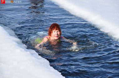 Приморцам рассказали, что важно знать при купании в ледяной воде