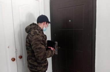 Во Владивостоке следователи помогли сироте получить квартиру