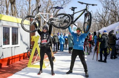 Сотни участников: спортивный фестиваль «Ледяной остров» прошёл во Владивостоке