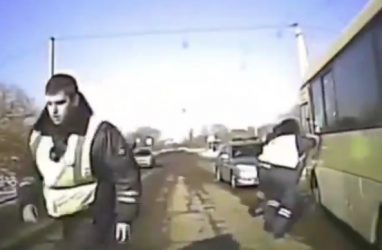Полицейская погоня за автобусом со стрельбой приключилась в Приморье — видео
