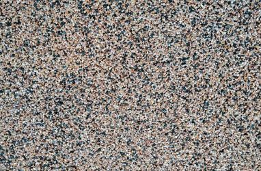 Чем кварцевый песок помогает при заливке эпоксидного пола?