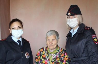 Отважные полицейские спасли людей на пожаре в Приморье