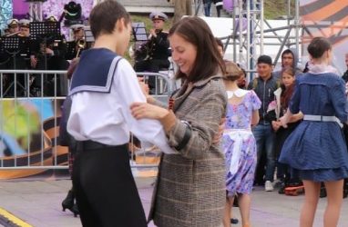 В День Победы во Владивостоке танцевали под ритмы пасодобля
