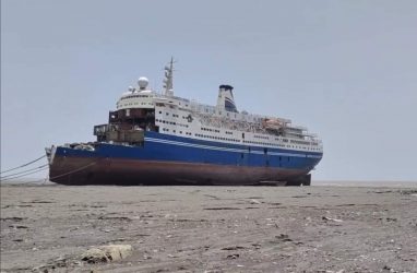 В Индии началась разделка бывшего круизного лайнера ДВМП «Александр Пушкин»