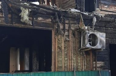 «Страховки нет...»: в Приморье многодетная семья осталась без жилья после пожара