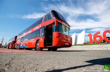 «Лондонские» автобусы пустили во Владивостоке