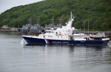Во Владивостоке испытывают два новейших пограничных сторожевых корабля