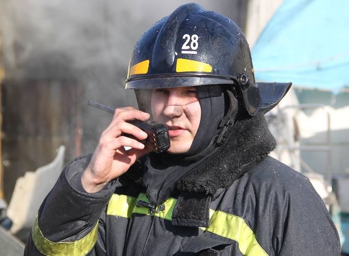 Пожарный. Фото пресс-службы ГУ МЧС по Приморскому краю