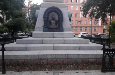 Во Владивостоке власти обратили внимание на старейший памятник города, который несколько раз атаковали вандалы-металлисты