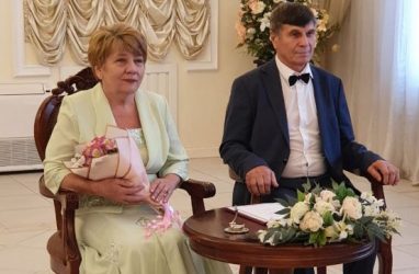 «Любовь была в красном плаще...»: супруги Сергиенко из Владивостока вместе уже 50 лет