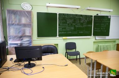 Во Владивостоке отстранили некоторых работников школ, не прошедших вакцинацию
