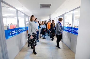 Студенты ДВФУ взяли шефство над школьниками острова Русский