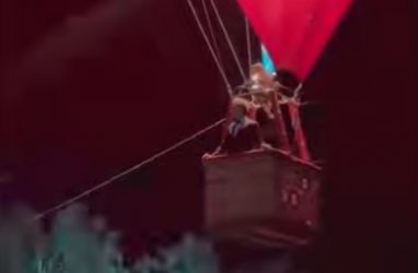 Десятки тысяч просмотров: Билан прилетел на гала-ужин в Приморье на воздушном шаре