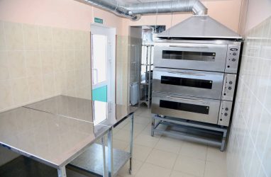 Пакеты из полипропилена с липкой лентой и без: сравнение и рекомендации