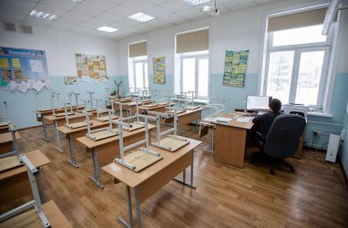 Во Владивостоке в школе мощностью 1176 человек учится 1401 ребёнок