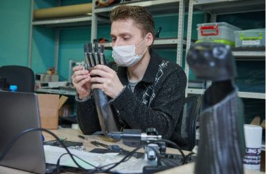 Во Владивостоке начали вживлять электроды для лечения фантомной боли