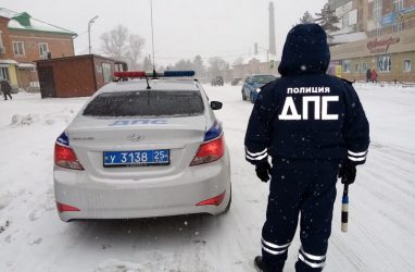 Во Владивостоке идёт снегопад: трассу Седанка — Патрокл и спуск на Капитана Шефнера перекрыли