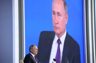 Путин принял решение о заморозке индексации довольствия при расчёте военных пенсий