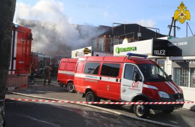 Пожар повышенной сложности ликвидировали на рынке во Владивостоке