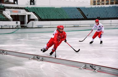 Приморский «Восток» выиграл два матча Высшей лиги по хоккею с мячом
