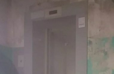 Лифт покрылся ледяной коркой: коммунальный ужастик в одном из домов Владивостока