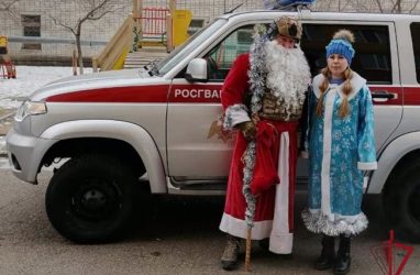 Дед Мороз из Росгвардии поздравил детей в Приморье