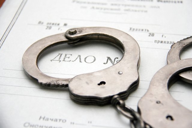 Чиновника в Приморье обвинили сразу по двум уголовным статьям