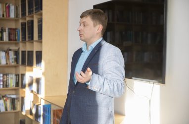 Известный политик и общественник покинул Владивосток