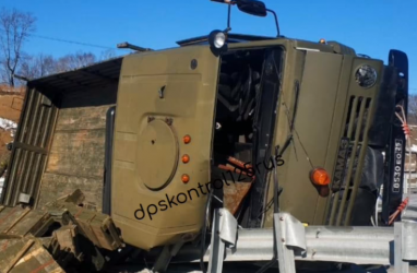 Огромный армейский грузовик попал в ДТП в Приморье