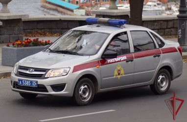 В Приморье разъярённый мужчина устроил дебош в такси: пришлось вызывать Росгвардию