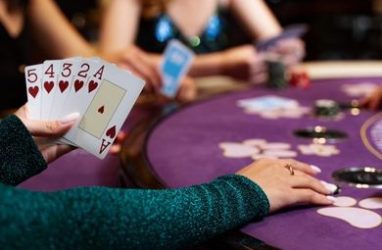 Клиент казино в Приморье вышел из-за покерного стола миллионером