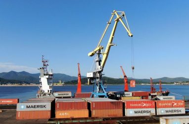 Maersk планирует завершить операции с контейнерами из России до конца апреля