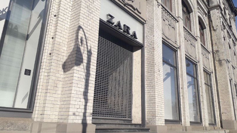 Вход в магазин Zara во Владивостоке
