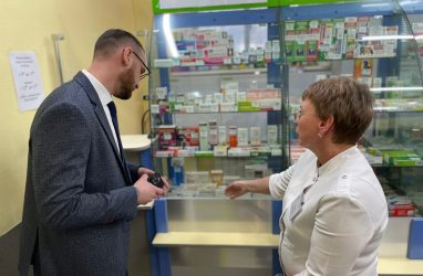 В одной из аптек Приморья открыли отдельную витрину с российскими лекарствами