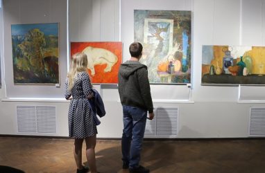 «Природа не храм, а мастерская»: во Владивостоке открылась выставка художника Виталия Медведева