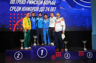 Во Владивостоке назвали победителей и призёров первенства России по греко-римской борьбе