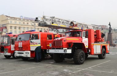 Водитель пожарного автомобиля погиб в Приморье