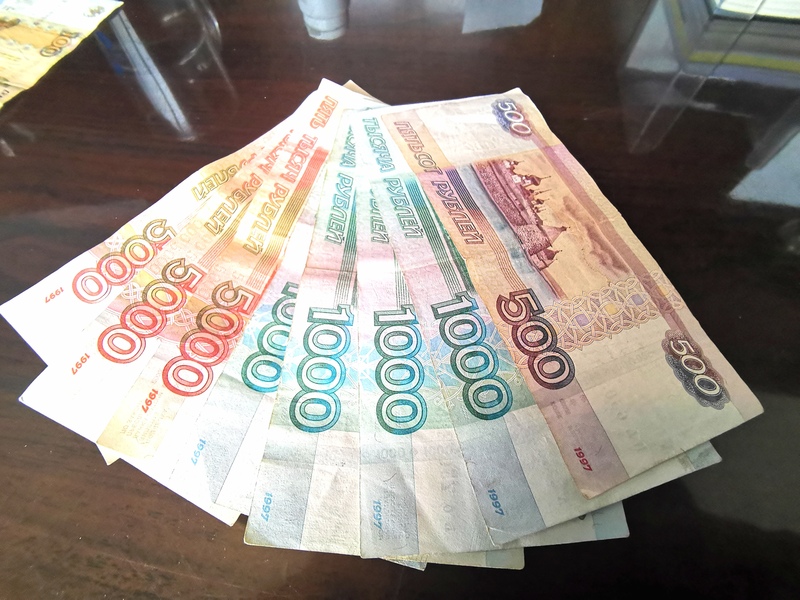 Во Владивостоке программисту готовы платить 150 тысяч рублей, а су-шефу — от 80 тысяч