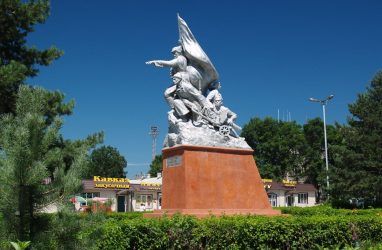 Знаменитый монумент «Штурмовые ночи Спасска» демонтируют