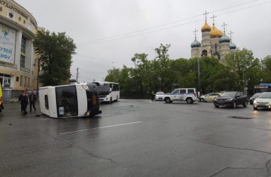 После резонансного ДТП в центре Владивостоке перепроверят такси и автобусы